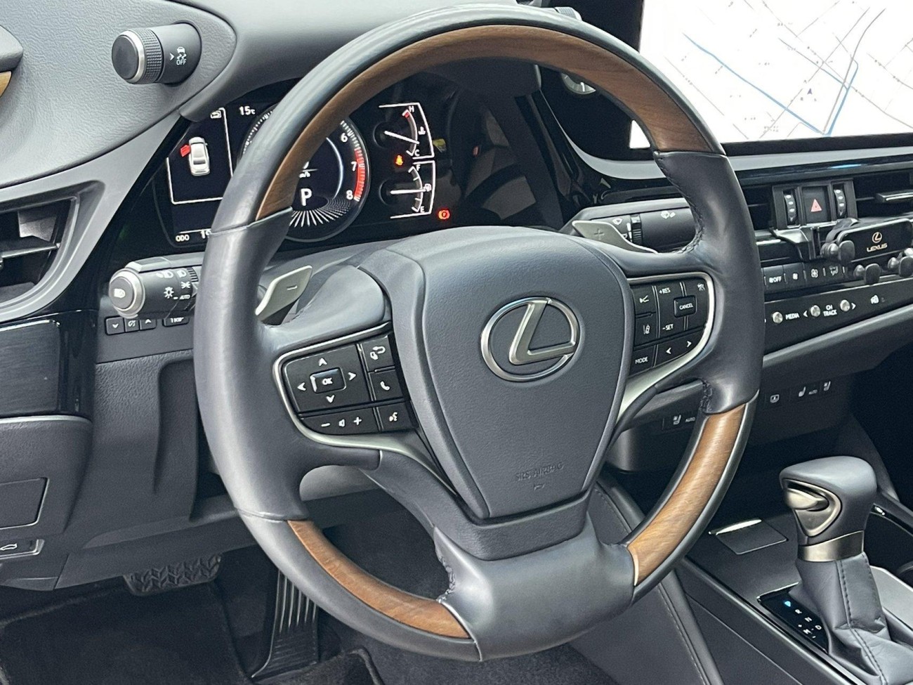 Lexus ES 200 2024