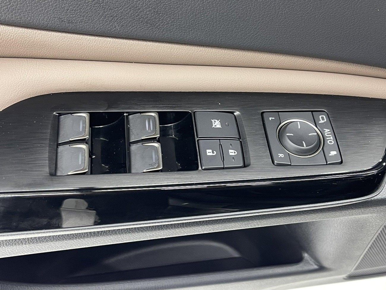 Lexus ES 200 2024