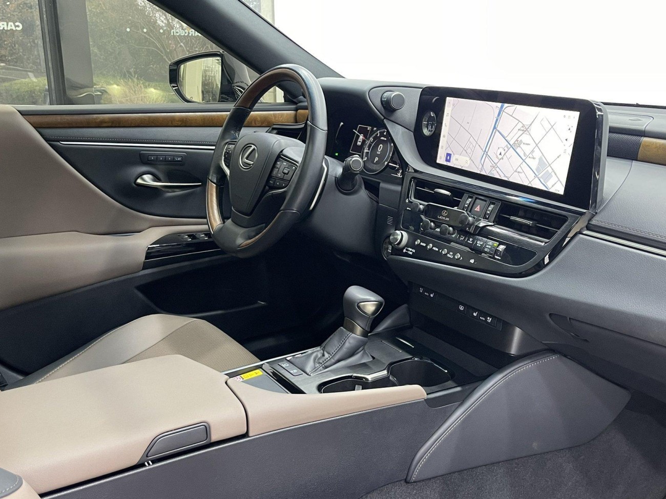 Lexus ES 200 2024