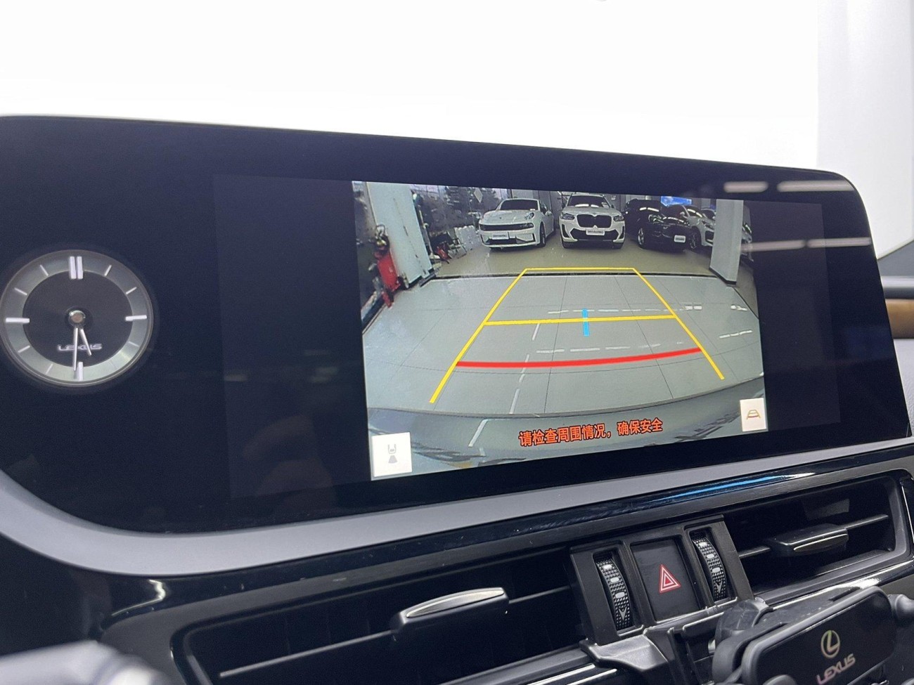 Lexus ES 200 2024