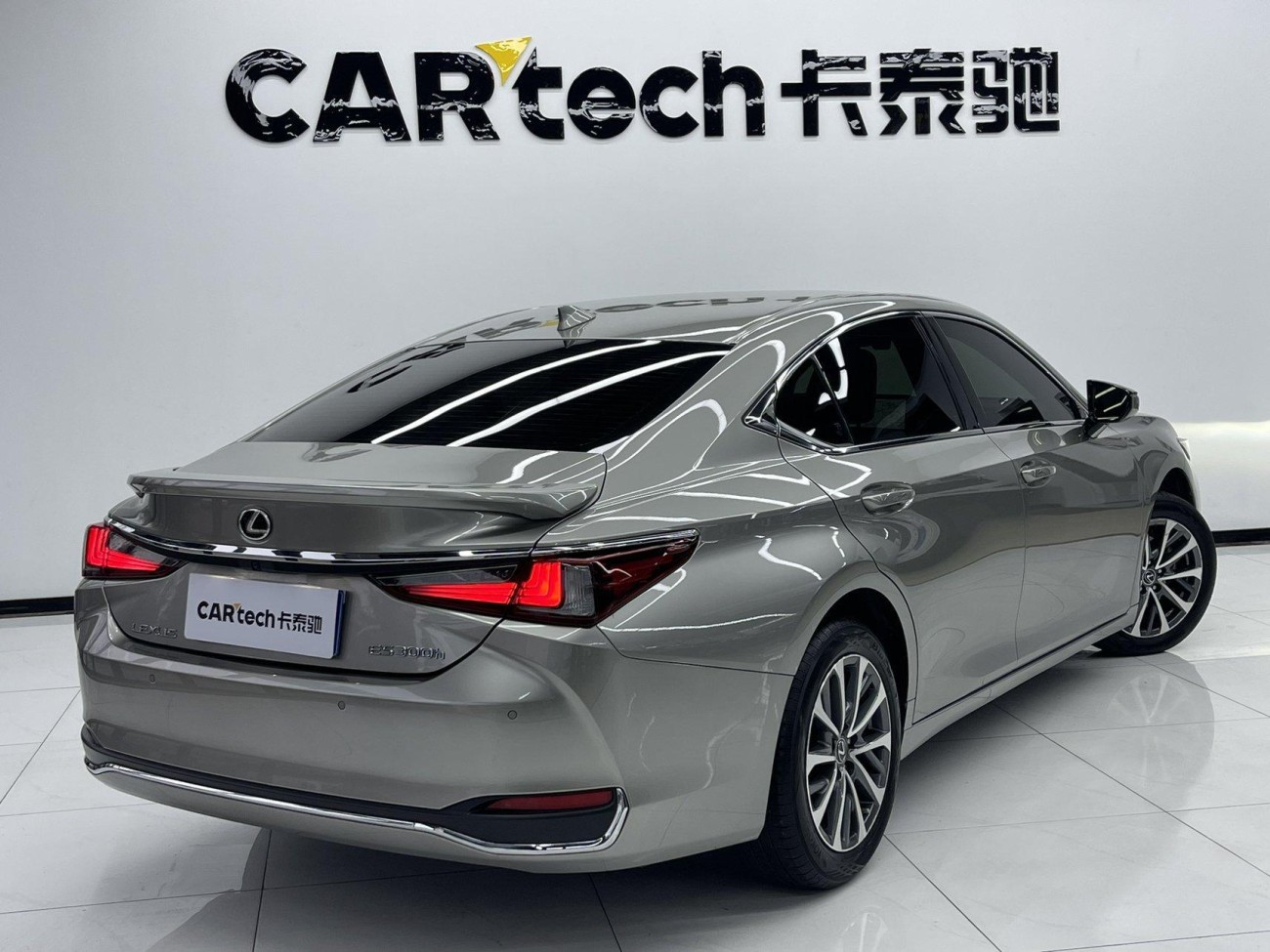 Lexus ES 200 2024