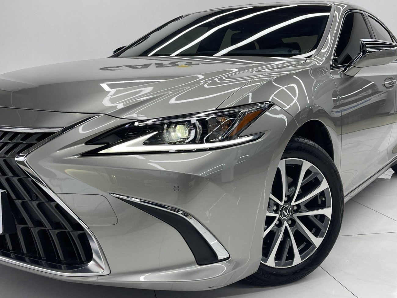 Lexus ES 200 2024