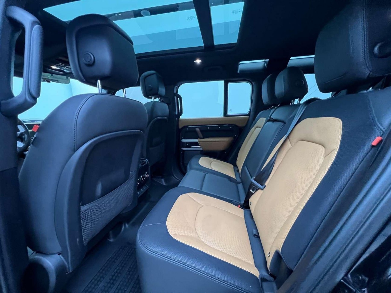 Land Rover Defender 2024