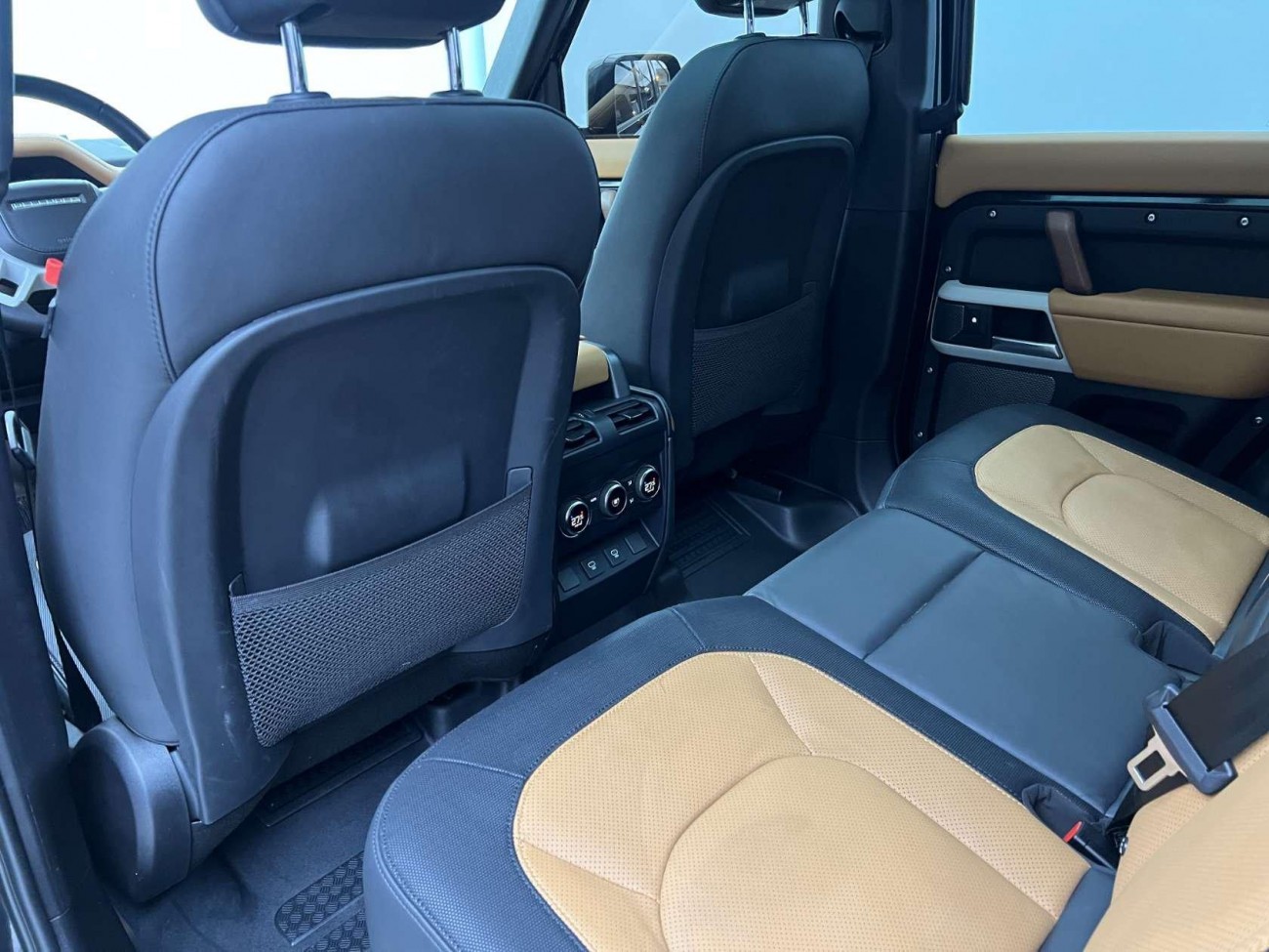 Land Rover Defender 2024