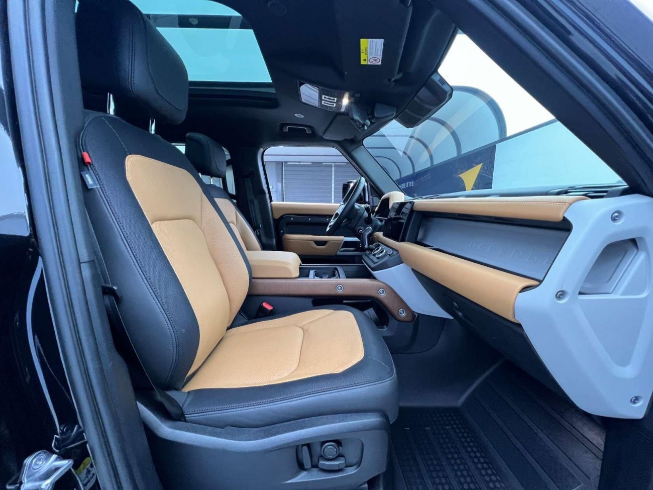 Land Rover Defender 2024