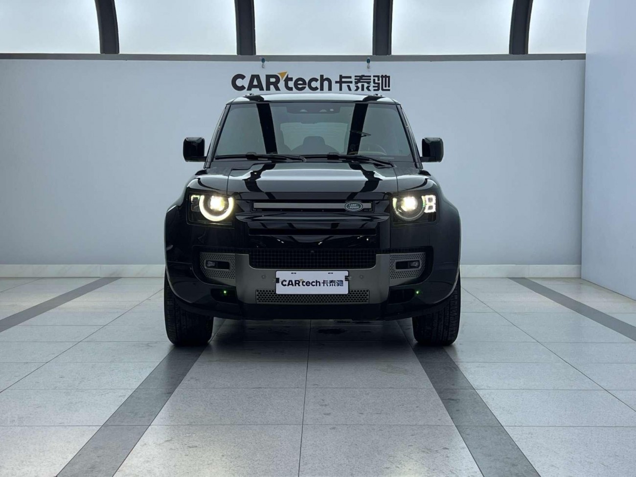 Land Rover Defender 2024