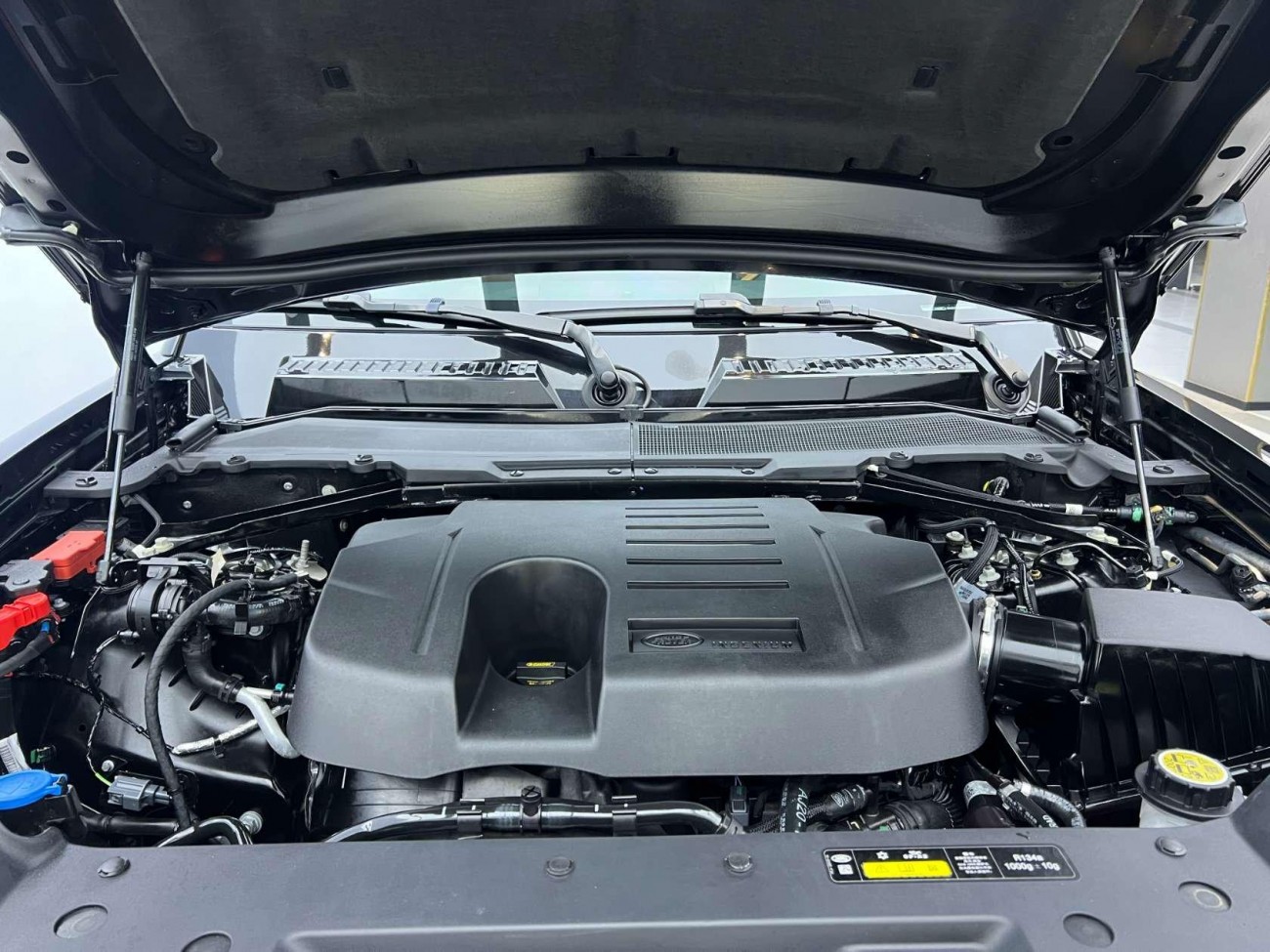 Land Rover Defender 2024