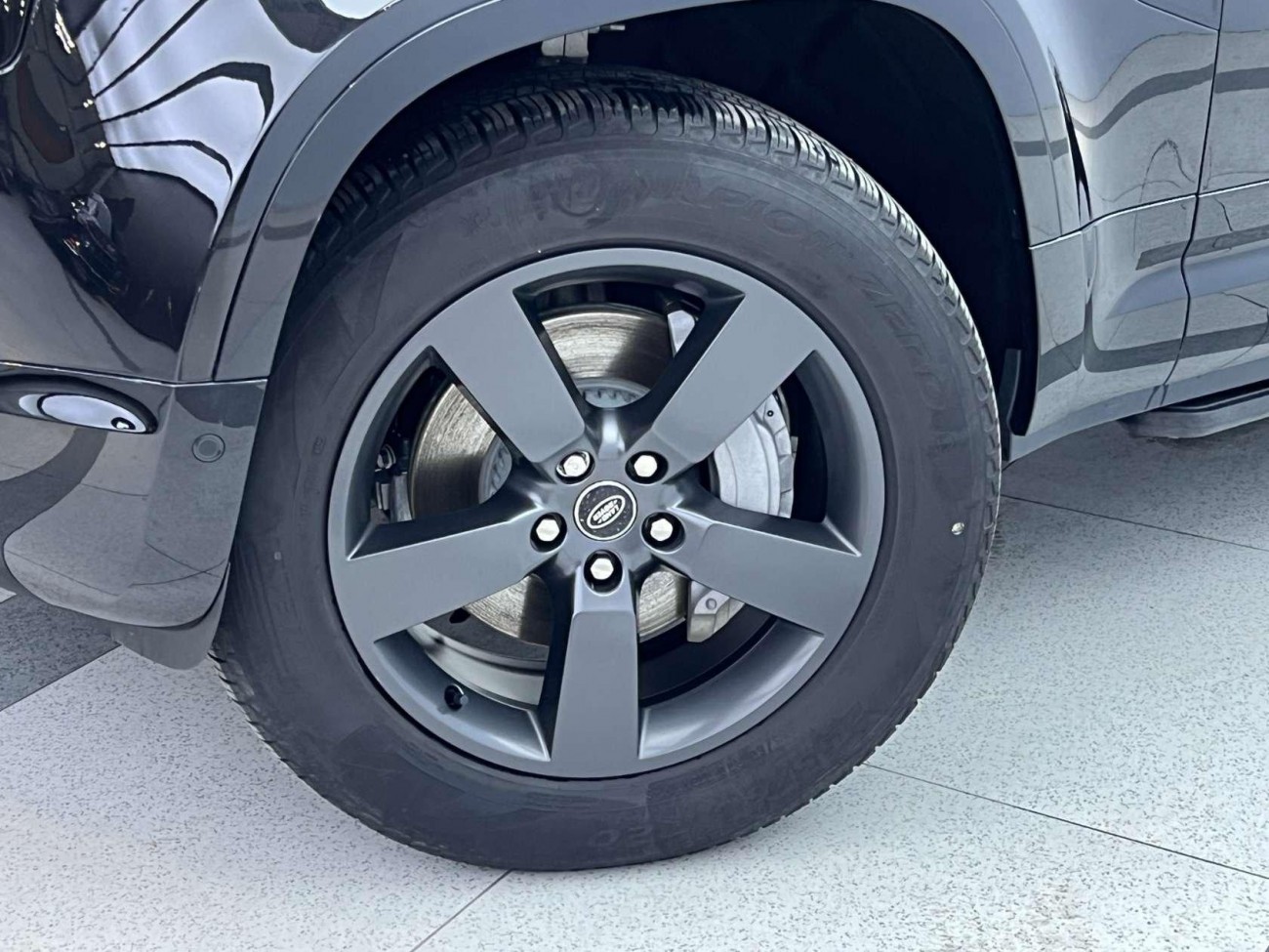 Land Rover Defender 2024