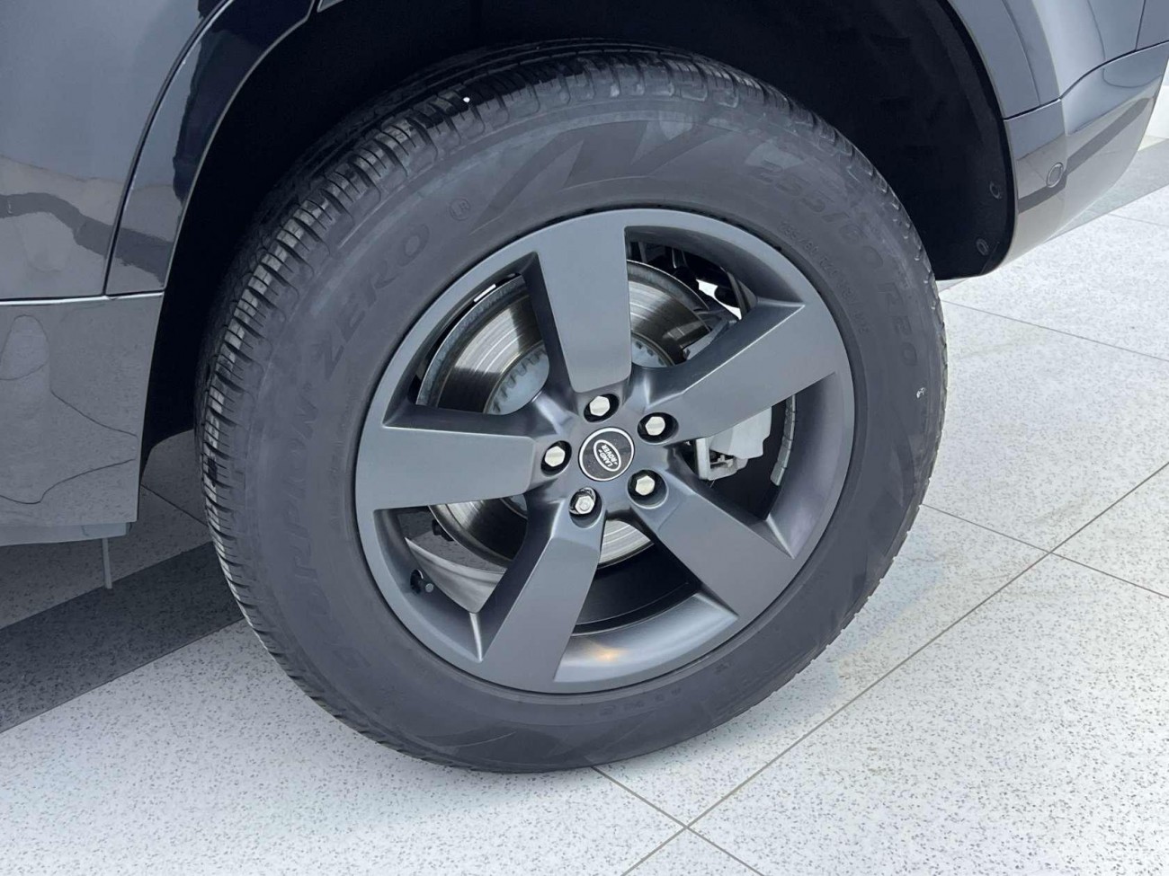 Land Rover Defender 2024