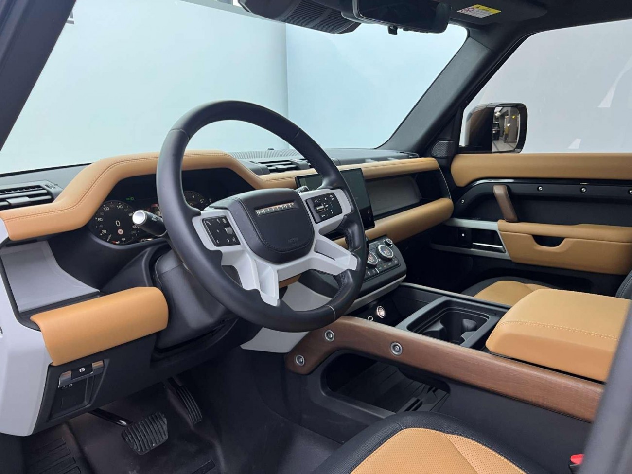 Land Rover Defender 2024