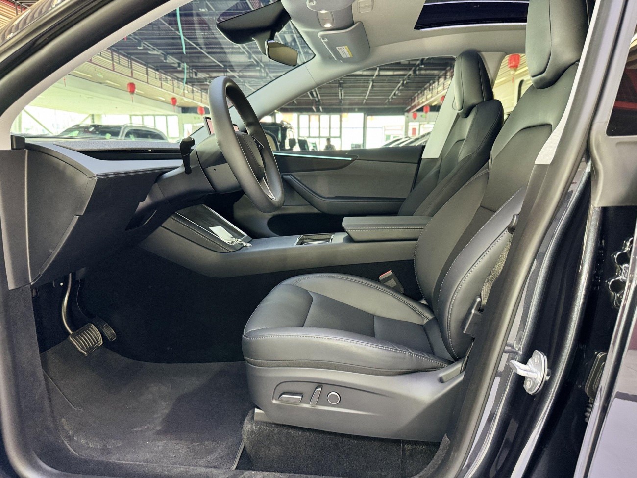 Tesla Model Y 2025