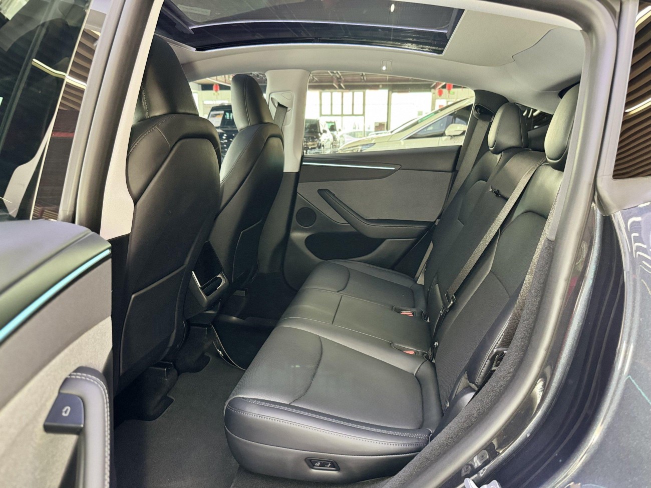 Tesla Model Y 2025