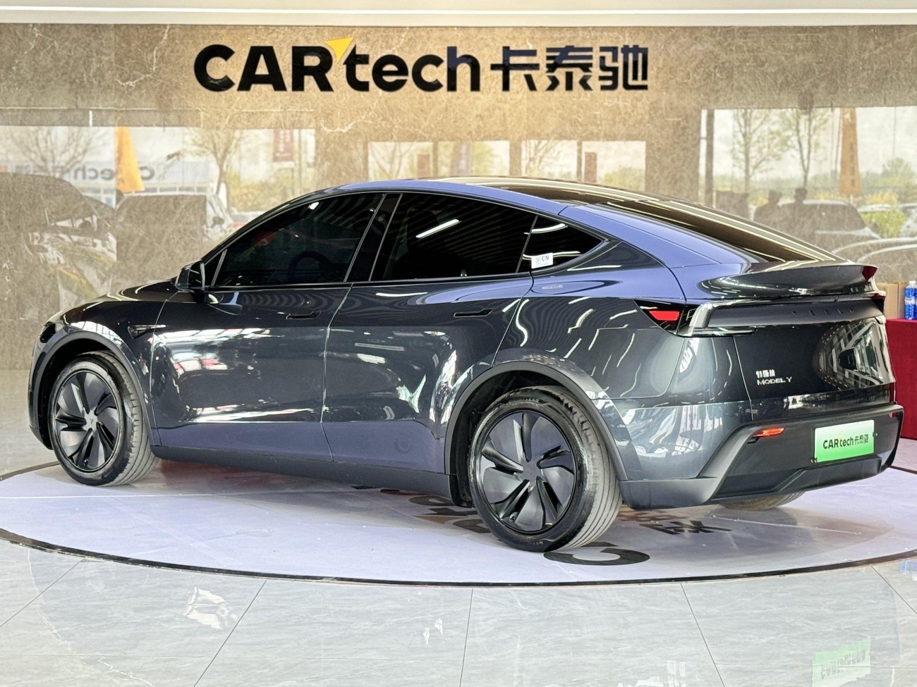 Tesla Model Y 2025