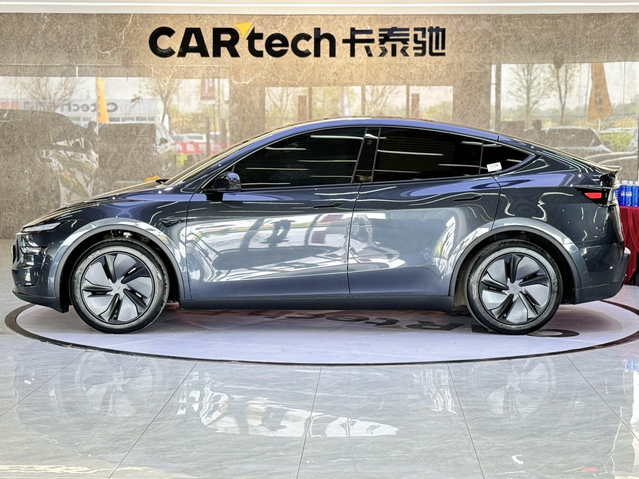 Tesla Model Y 2025