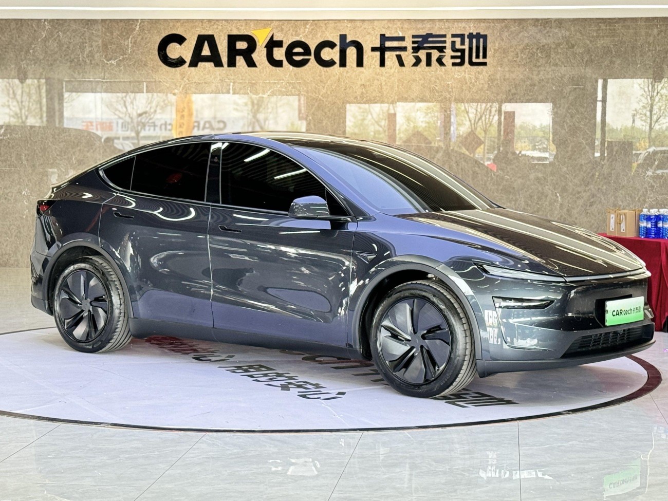 Tesla Model Y 2025