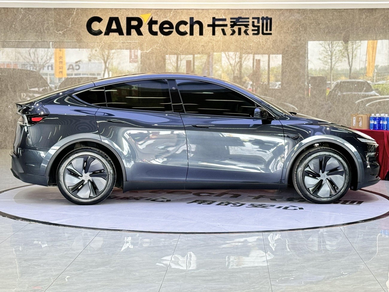 Tesla Model Y 2025