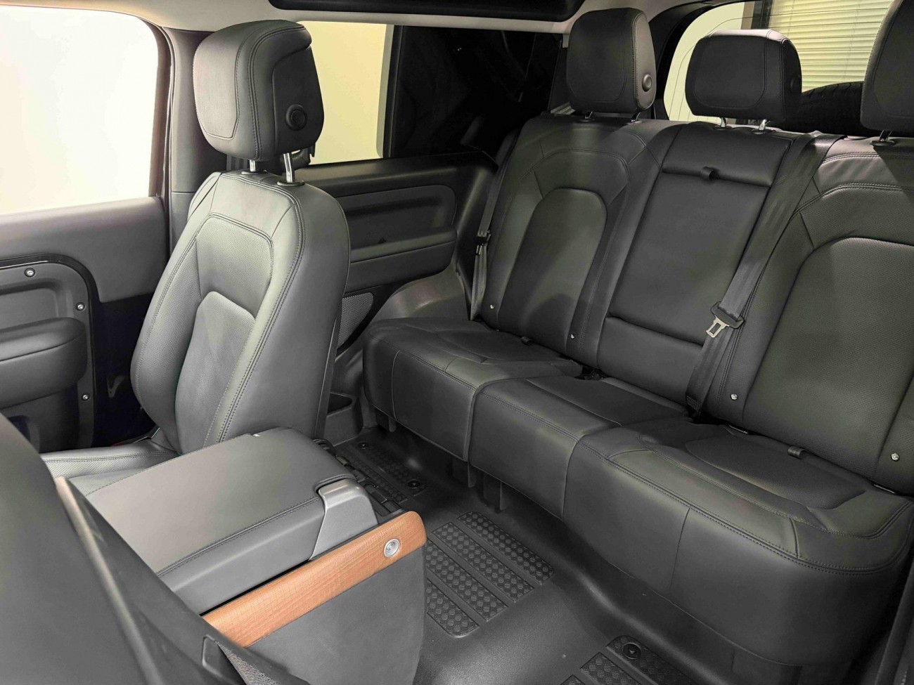 Land Rover Defender 2024