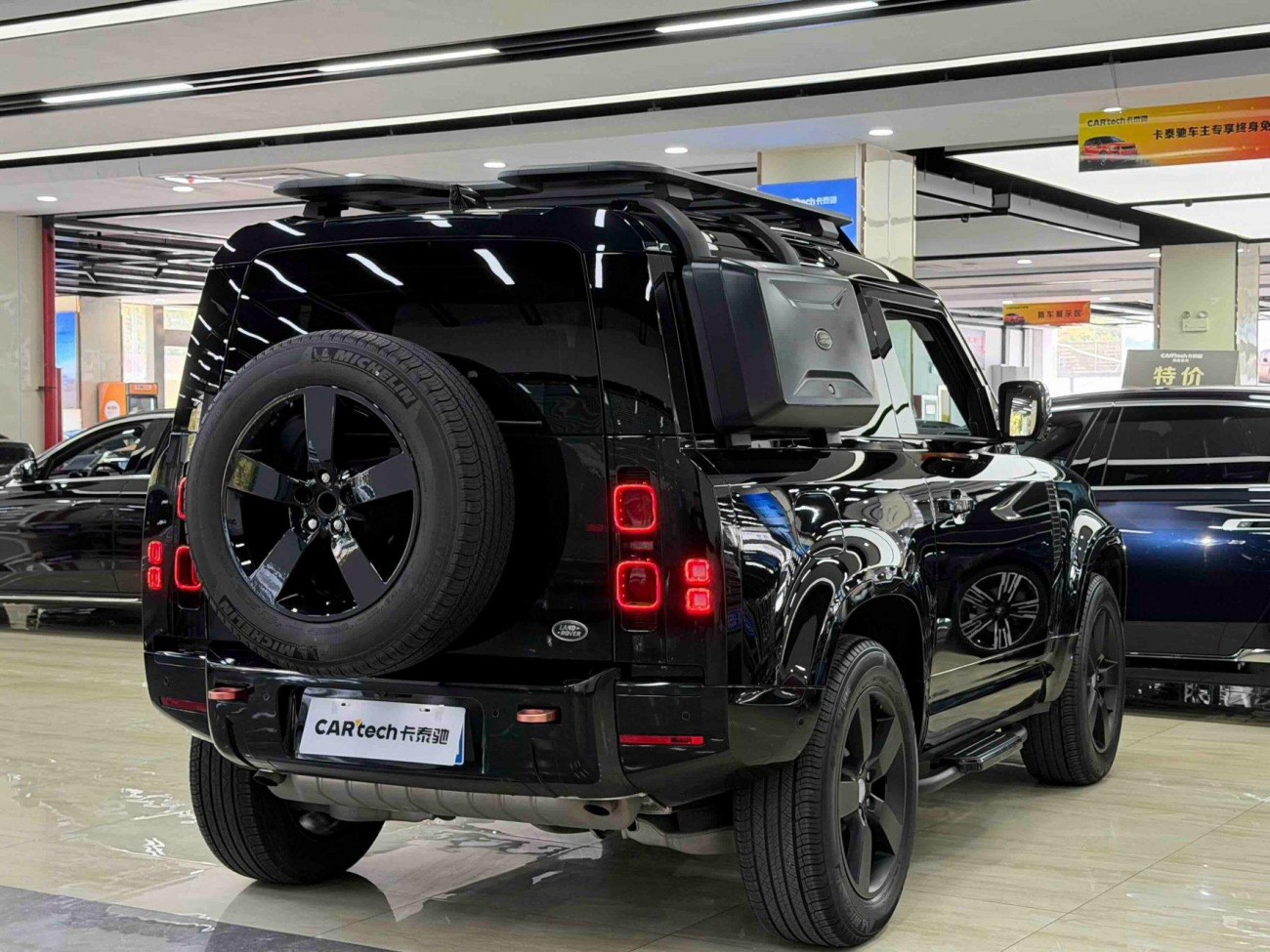 Land Rover Defender 2024