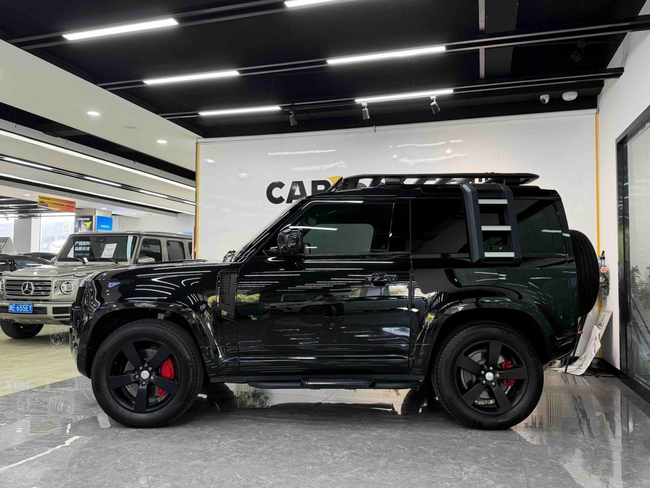 Land Rover Defender 2024