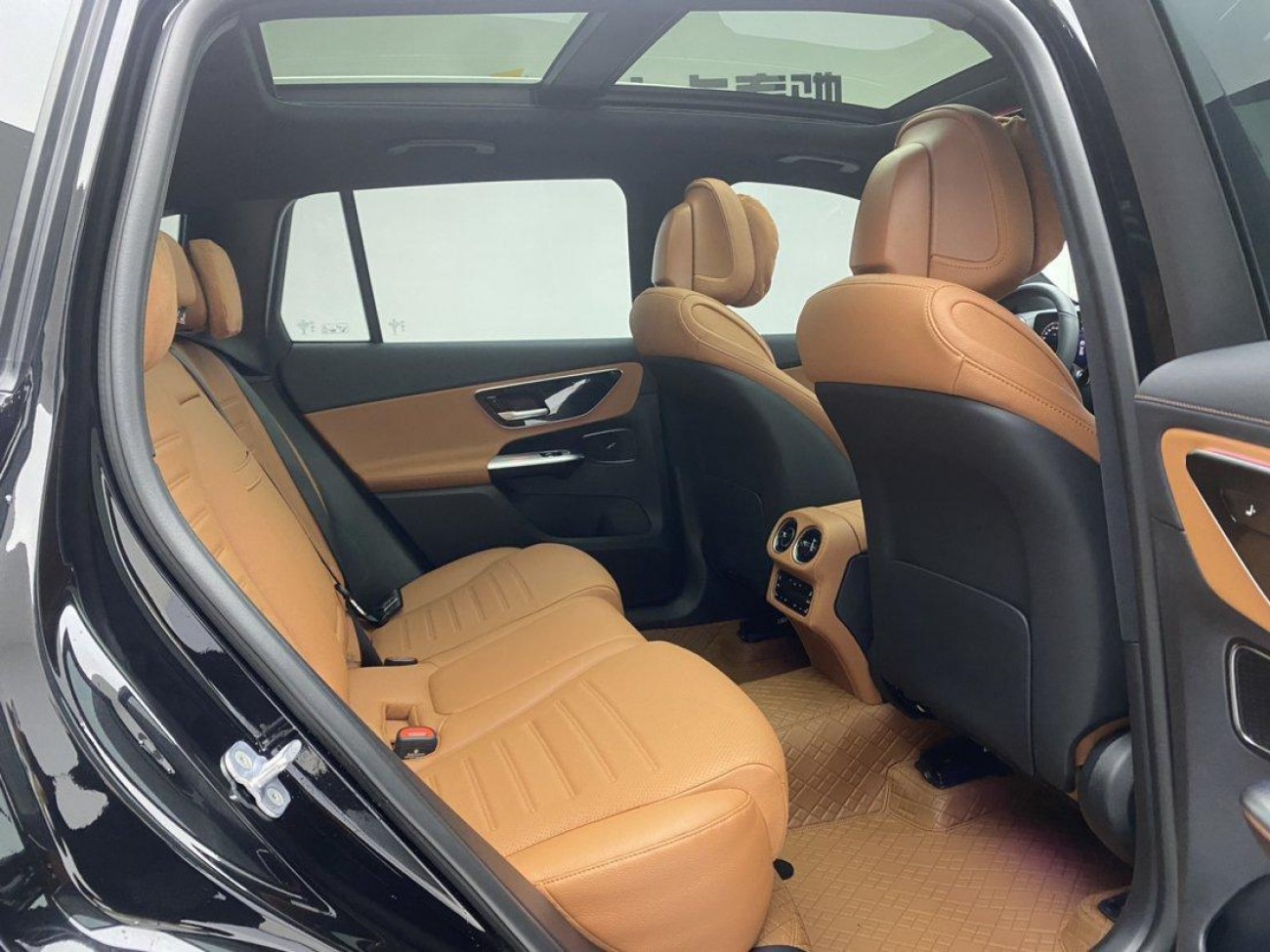 Mercedes-Benz GLC 260 L 2024