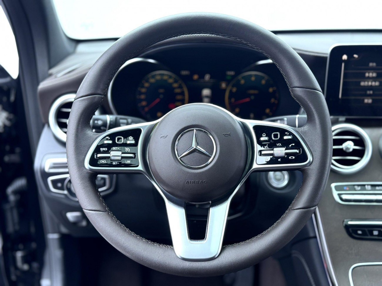 Mercedes-Benz GLC 260 L 2020