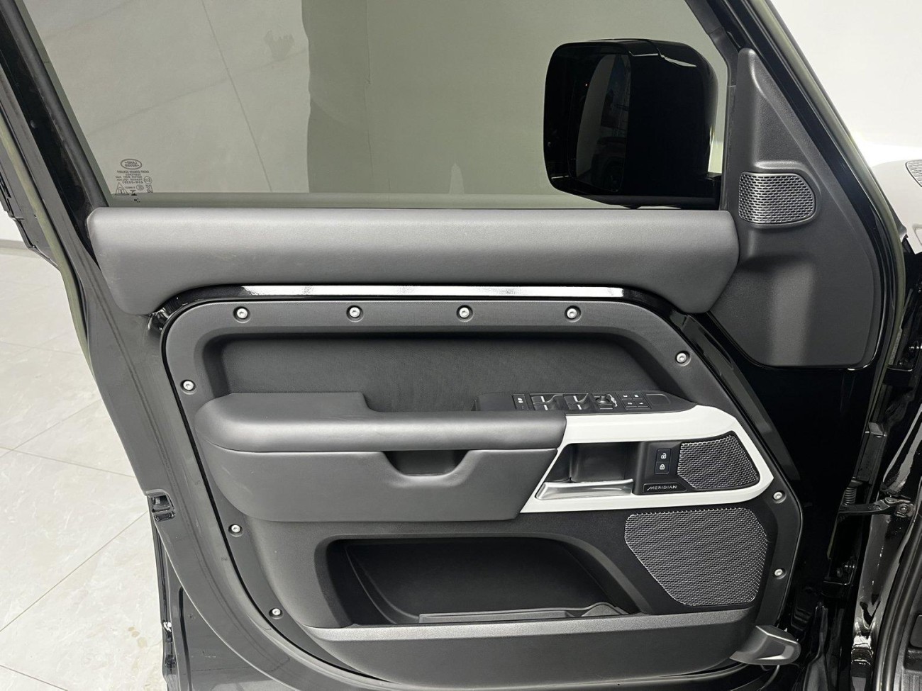 Land Rover Defender 2023