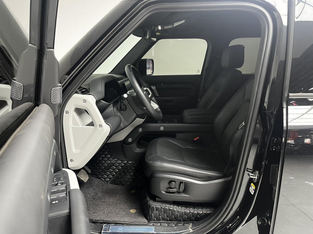 Land Rover Defender 2023