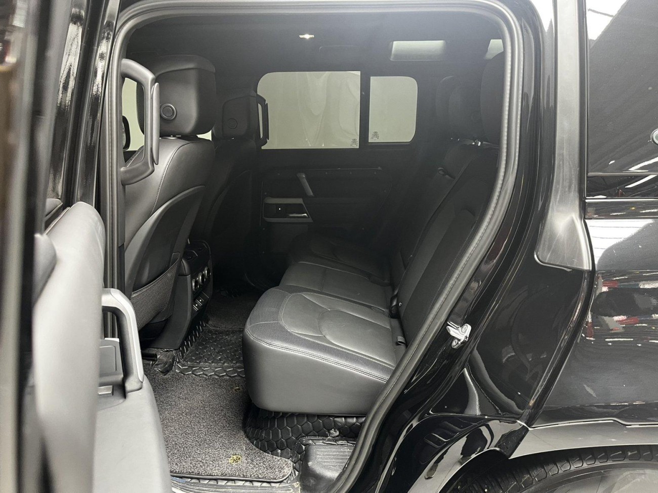 Land Rover Defender 2023