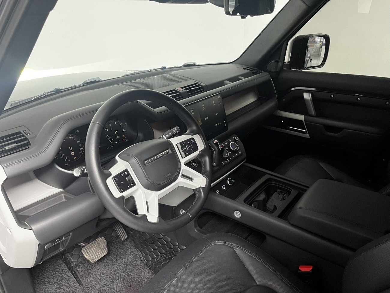 Land Rover Defender 2023