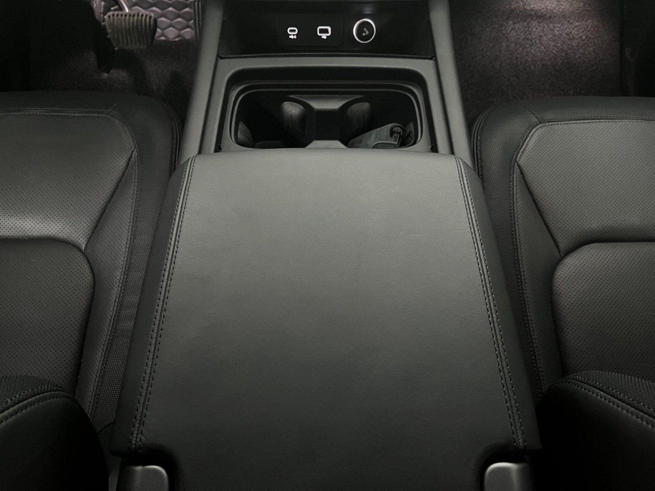 Land Rover Defender 2023