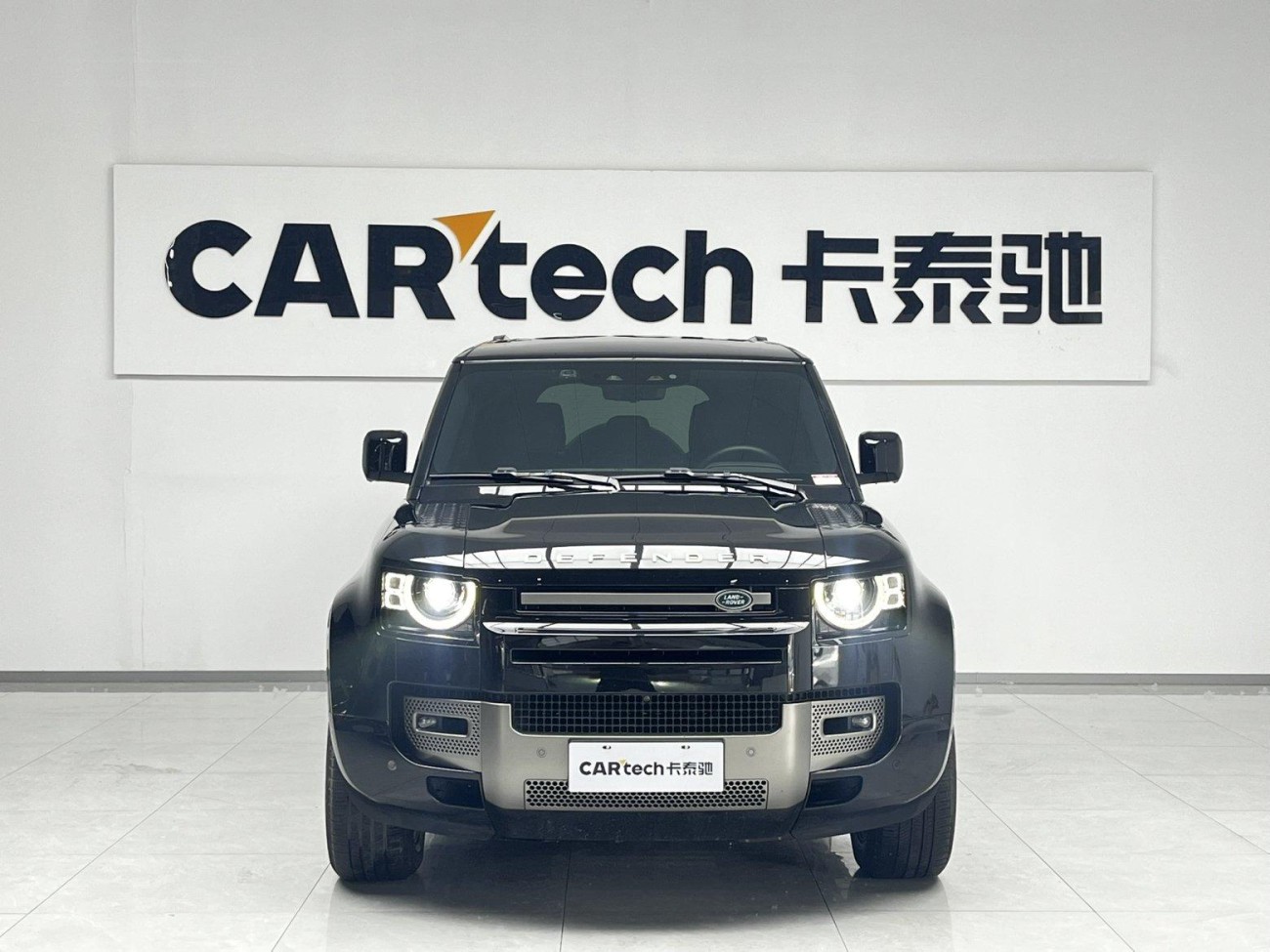 Land Rover Defender 2023