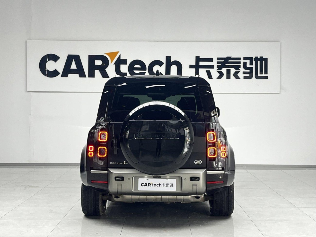 Land Rover Defender 2023