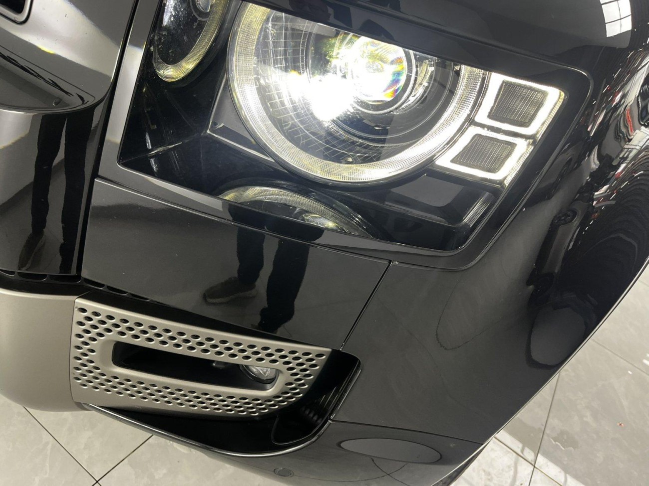 Land Rover Defender 2023