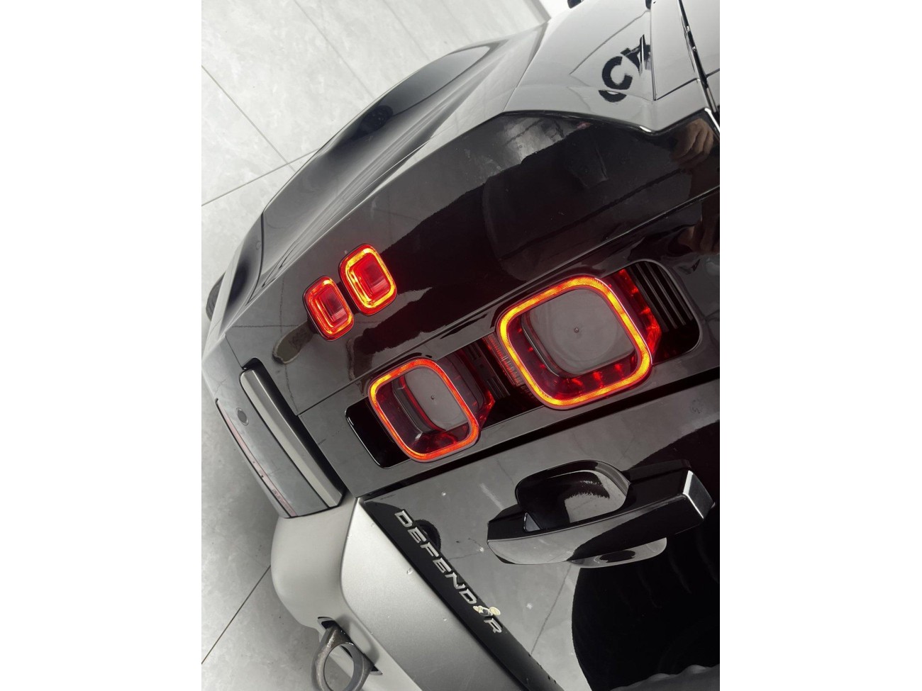 Land Rover Defender 2023