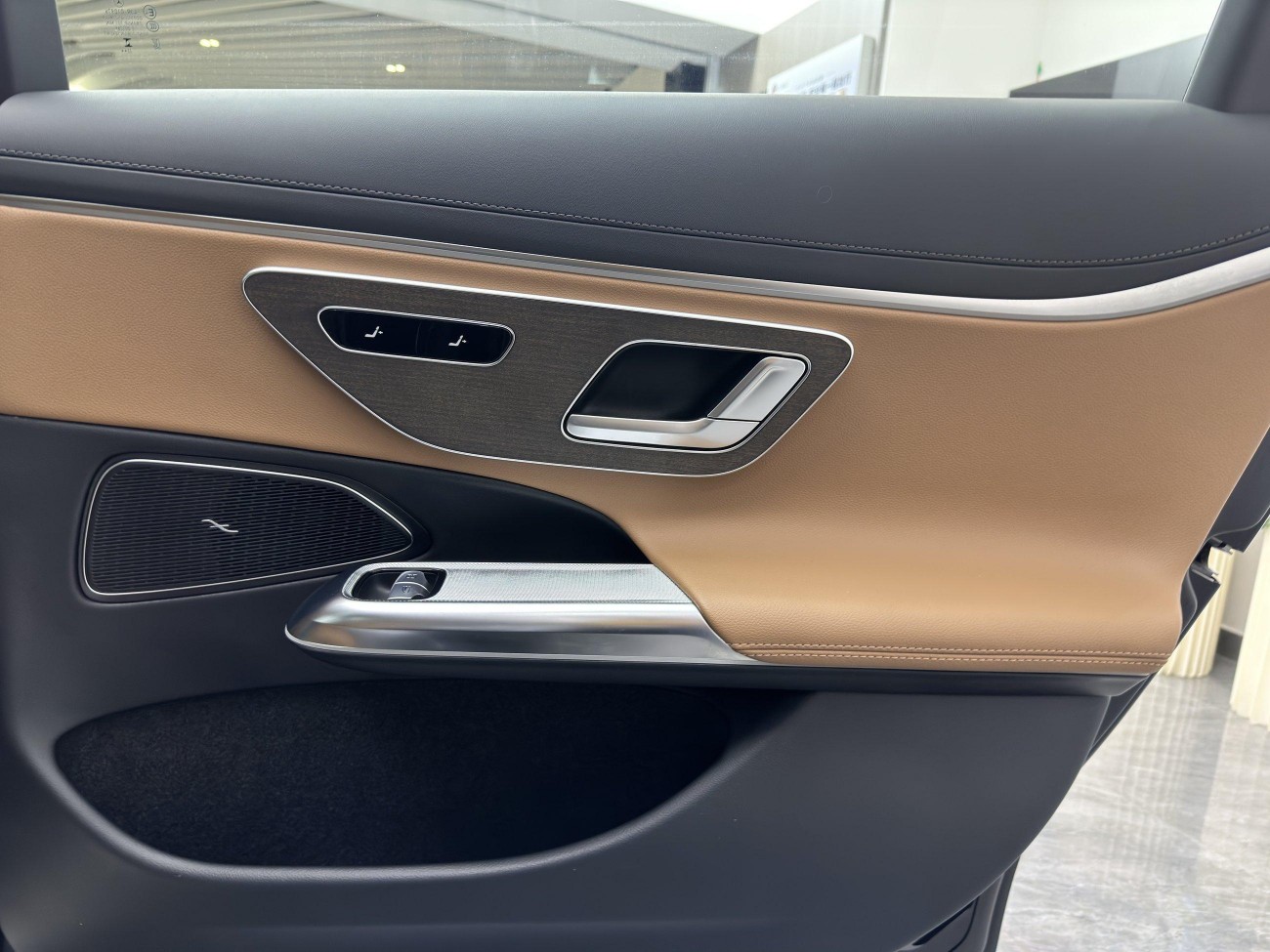 Mercedes-Benz E 300 L 2025