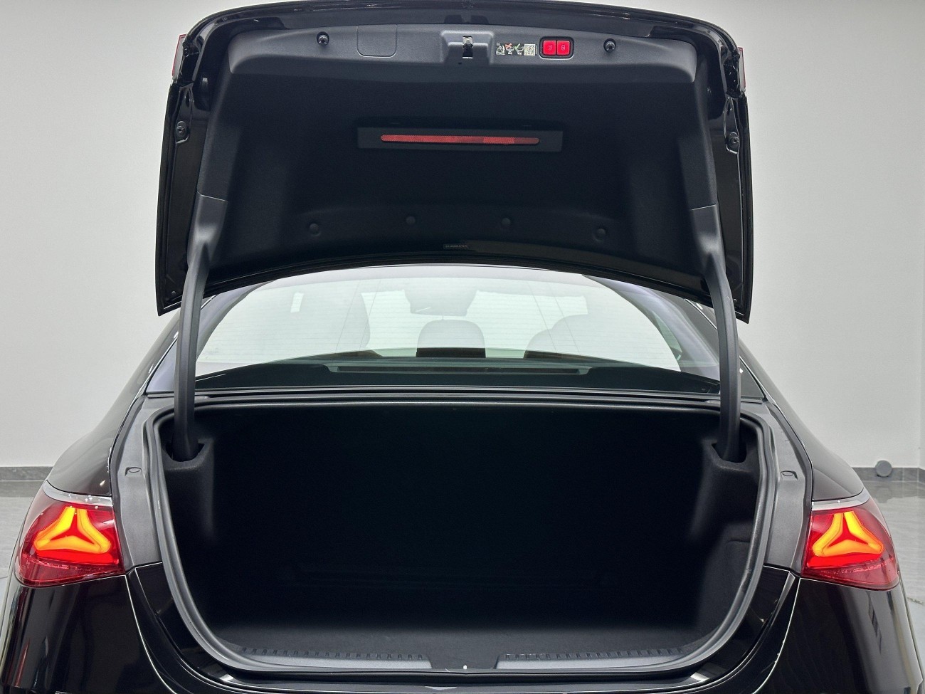 Mercedes-Benz E 300 L 2025