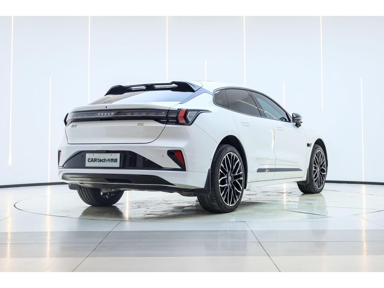 Zeekr 001 2024