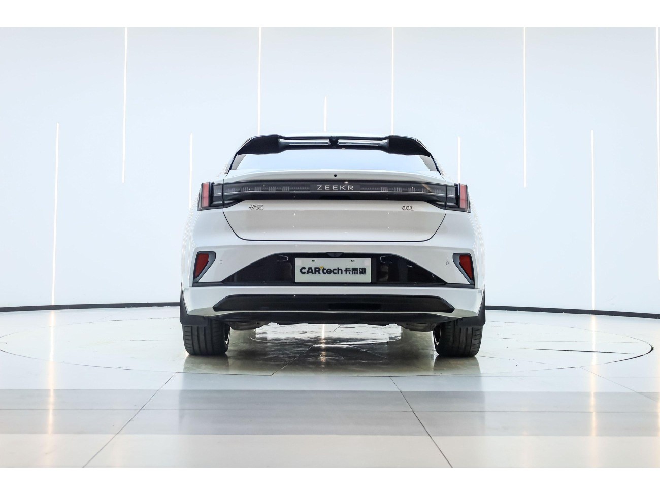 Zeekr 001 2024