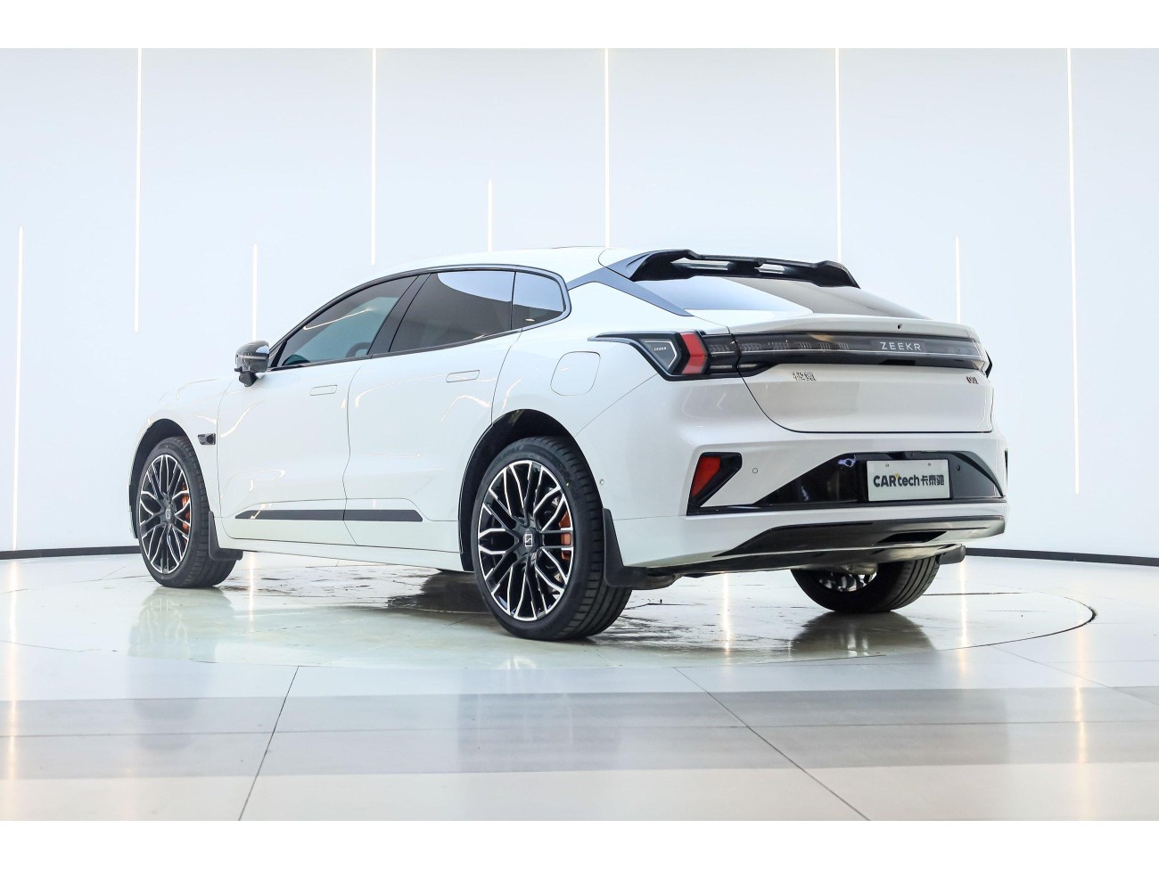 Zeekr 001 2024