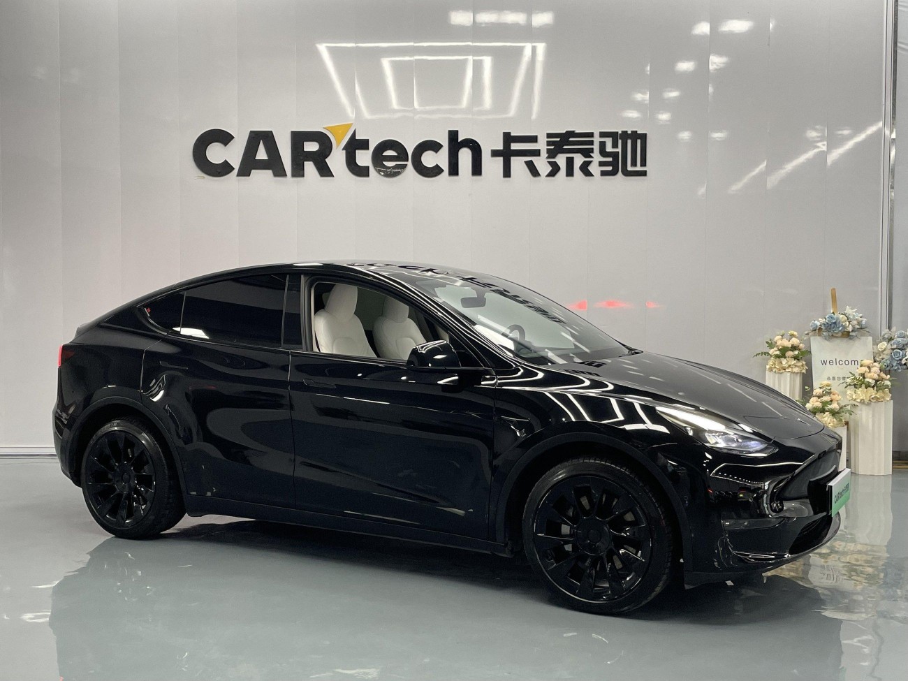 Tesla Model Y 2024