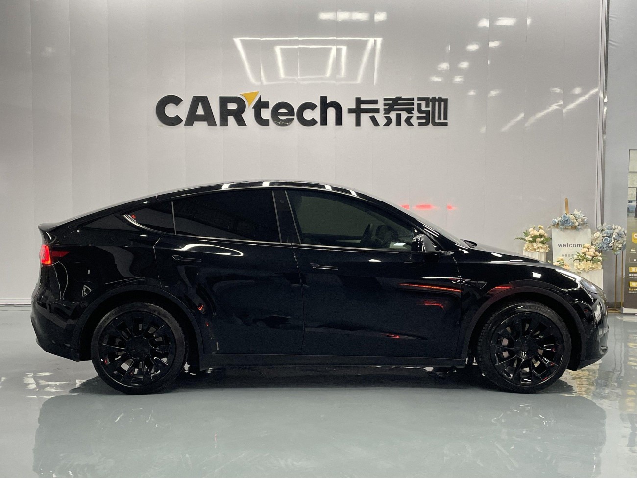 Tesla Model Y 2024