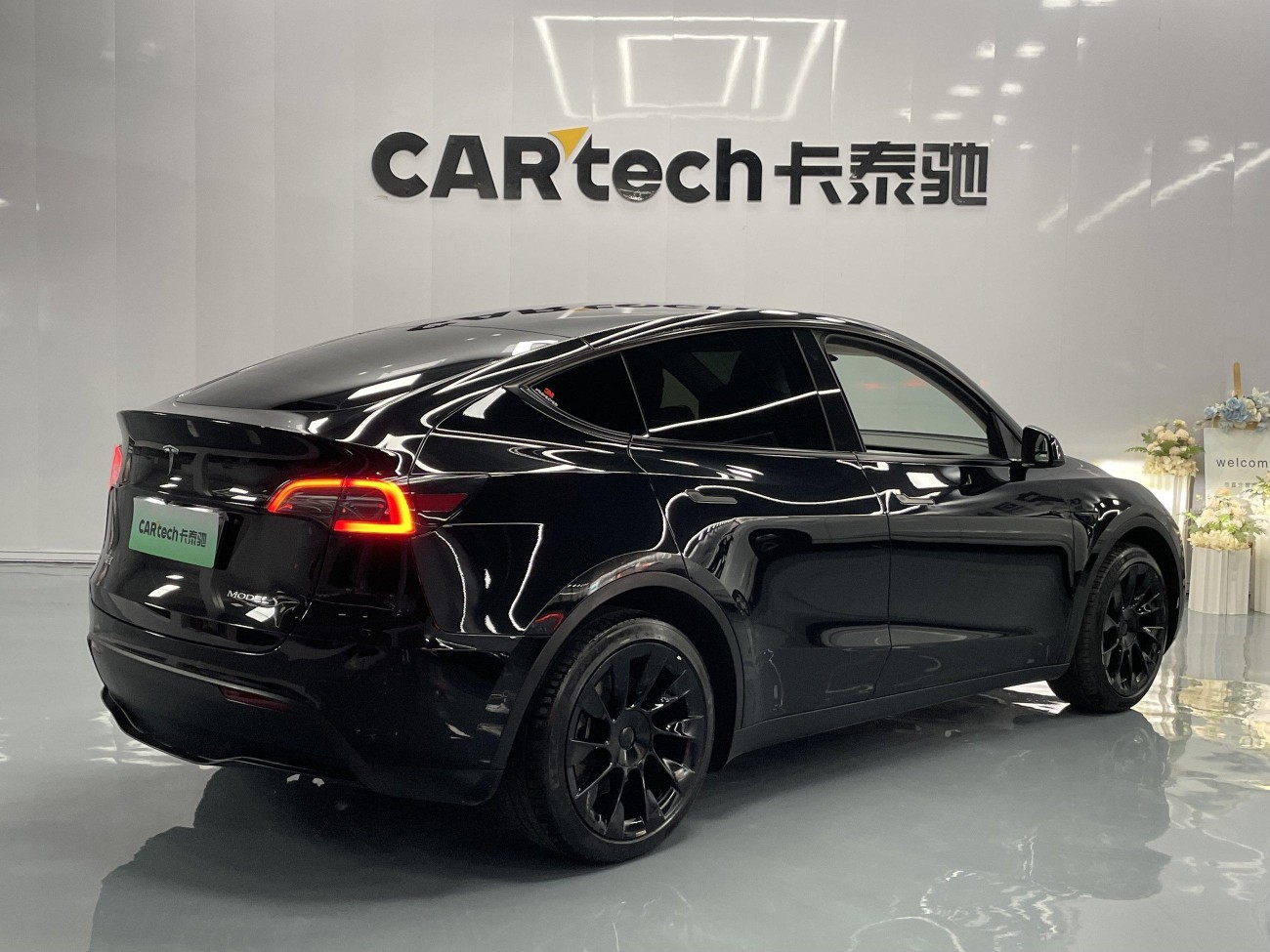 Tesla Model Y 2024