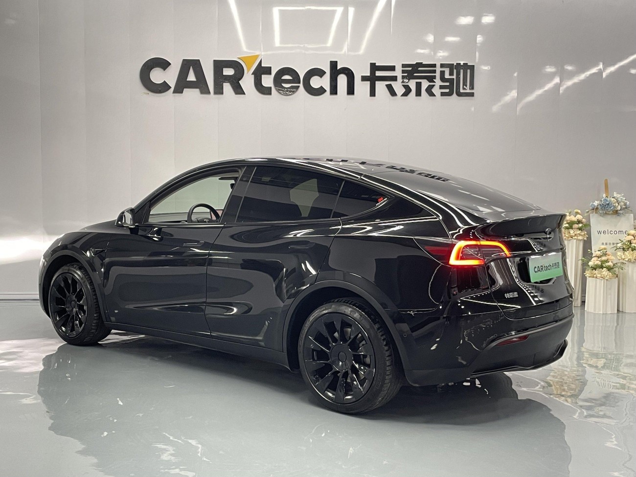 Tesla Model Y 2024