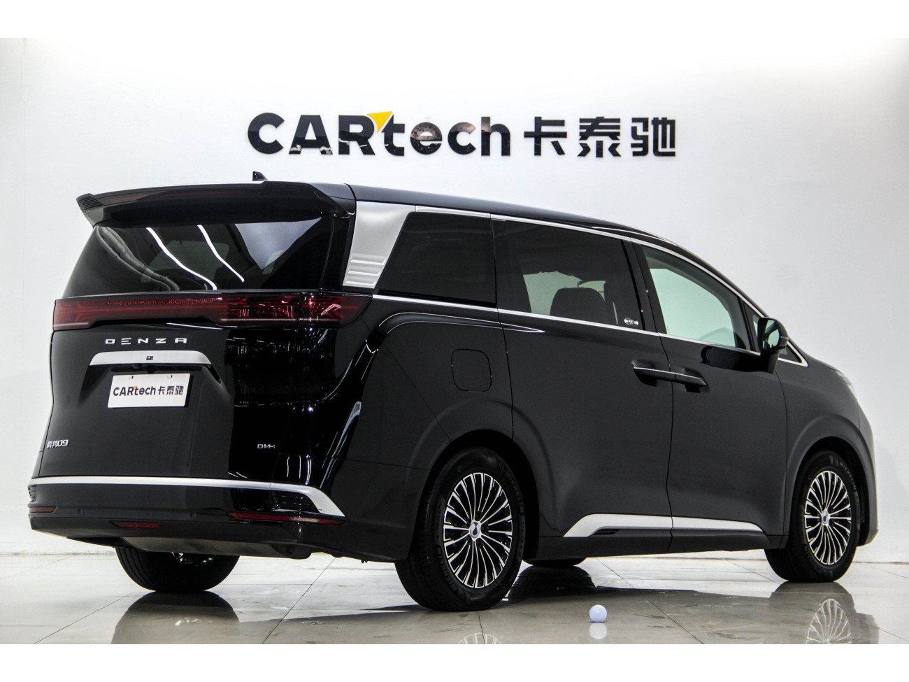 Denza D9 2025