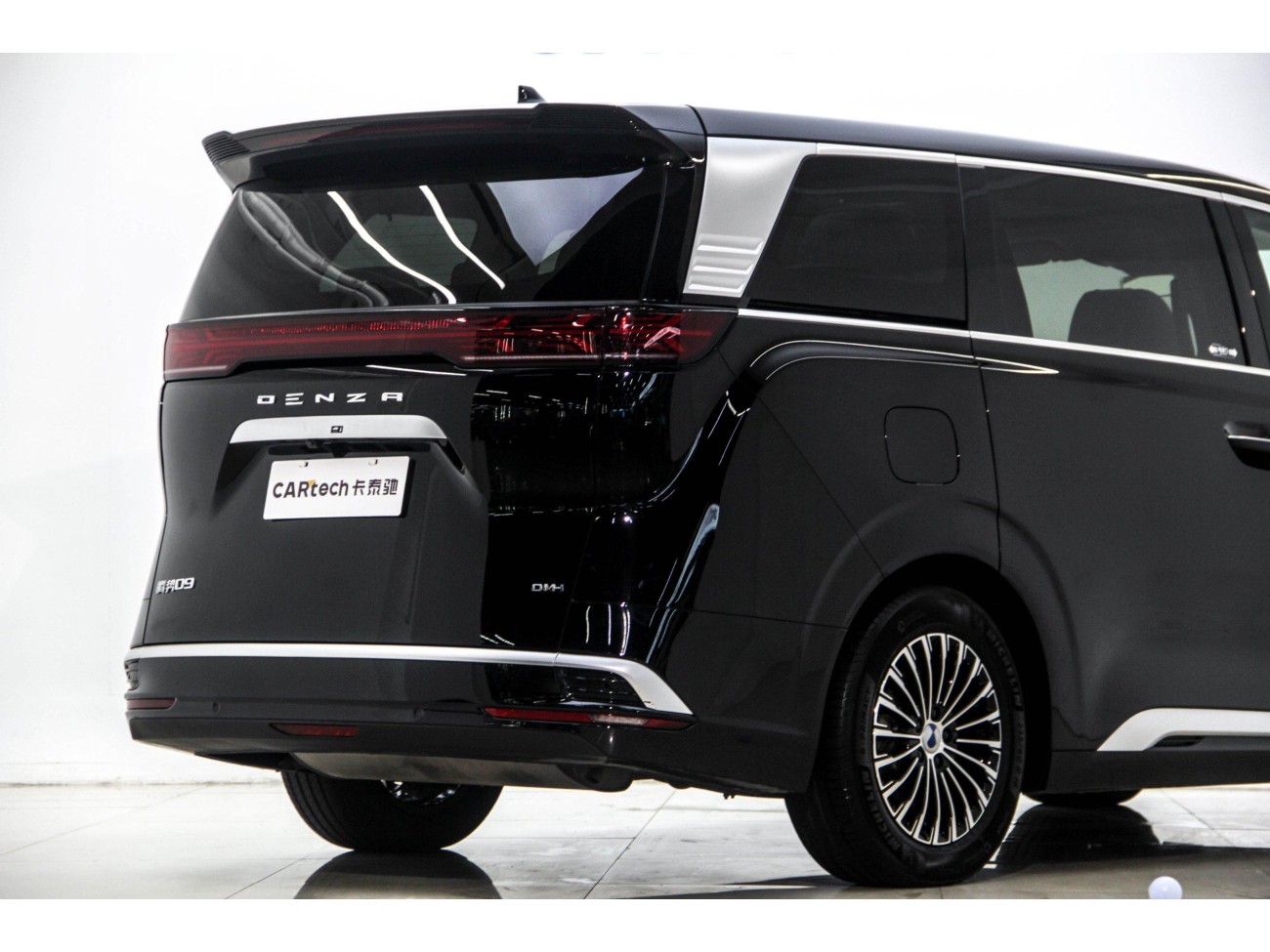 Denza D9 2025