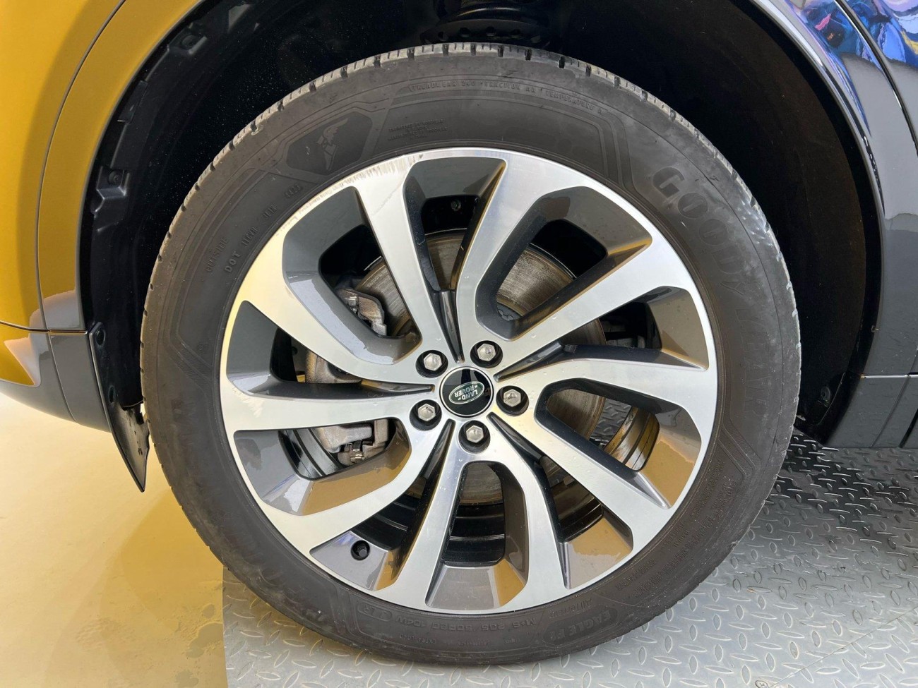 Land Rover Discovery Sport 2024