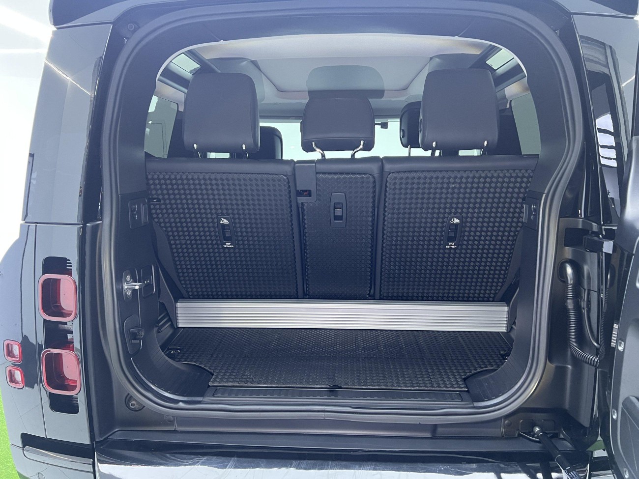 Land Rover Defender 2023