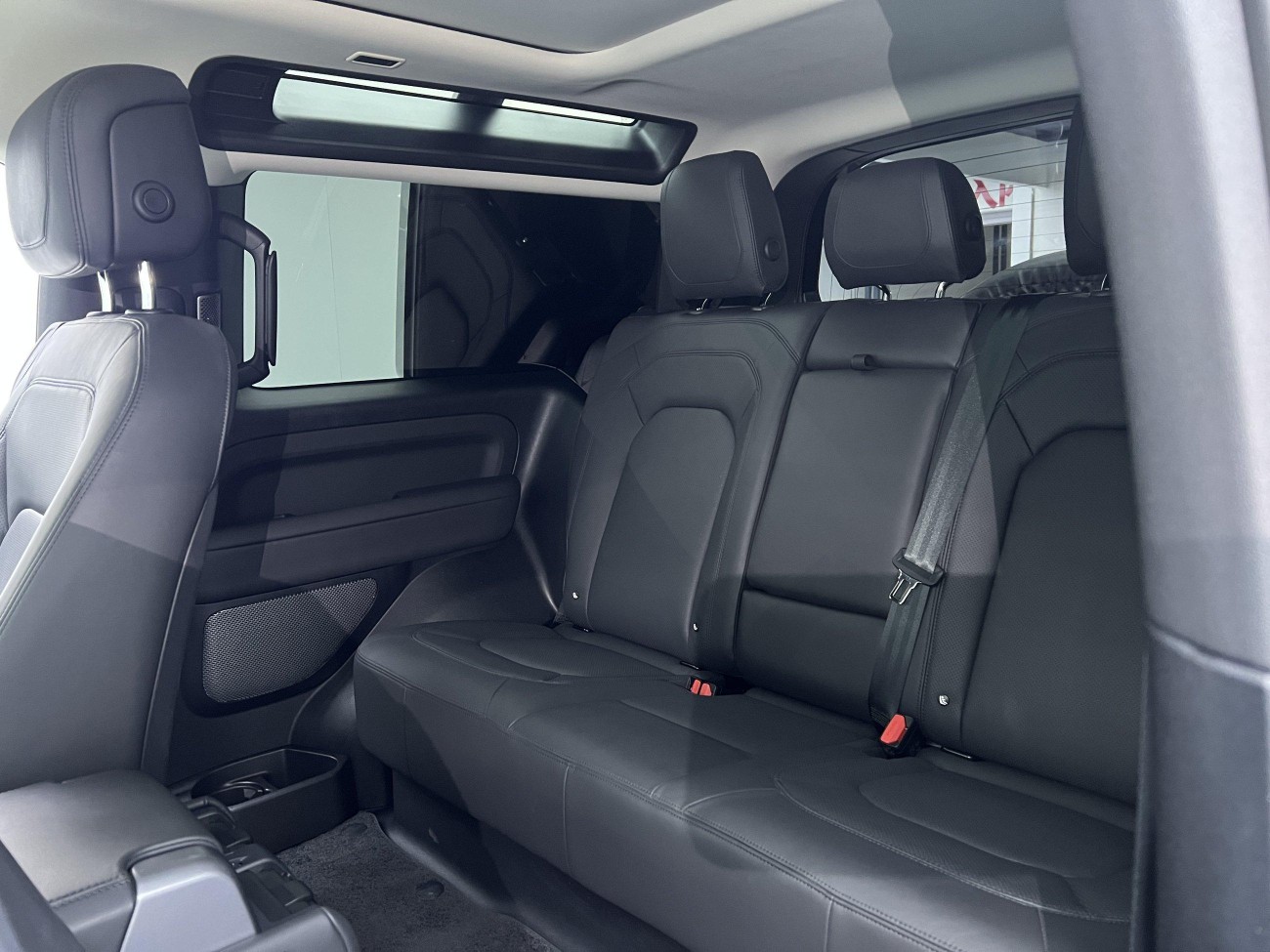 Land Rover Defender 2023