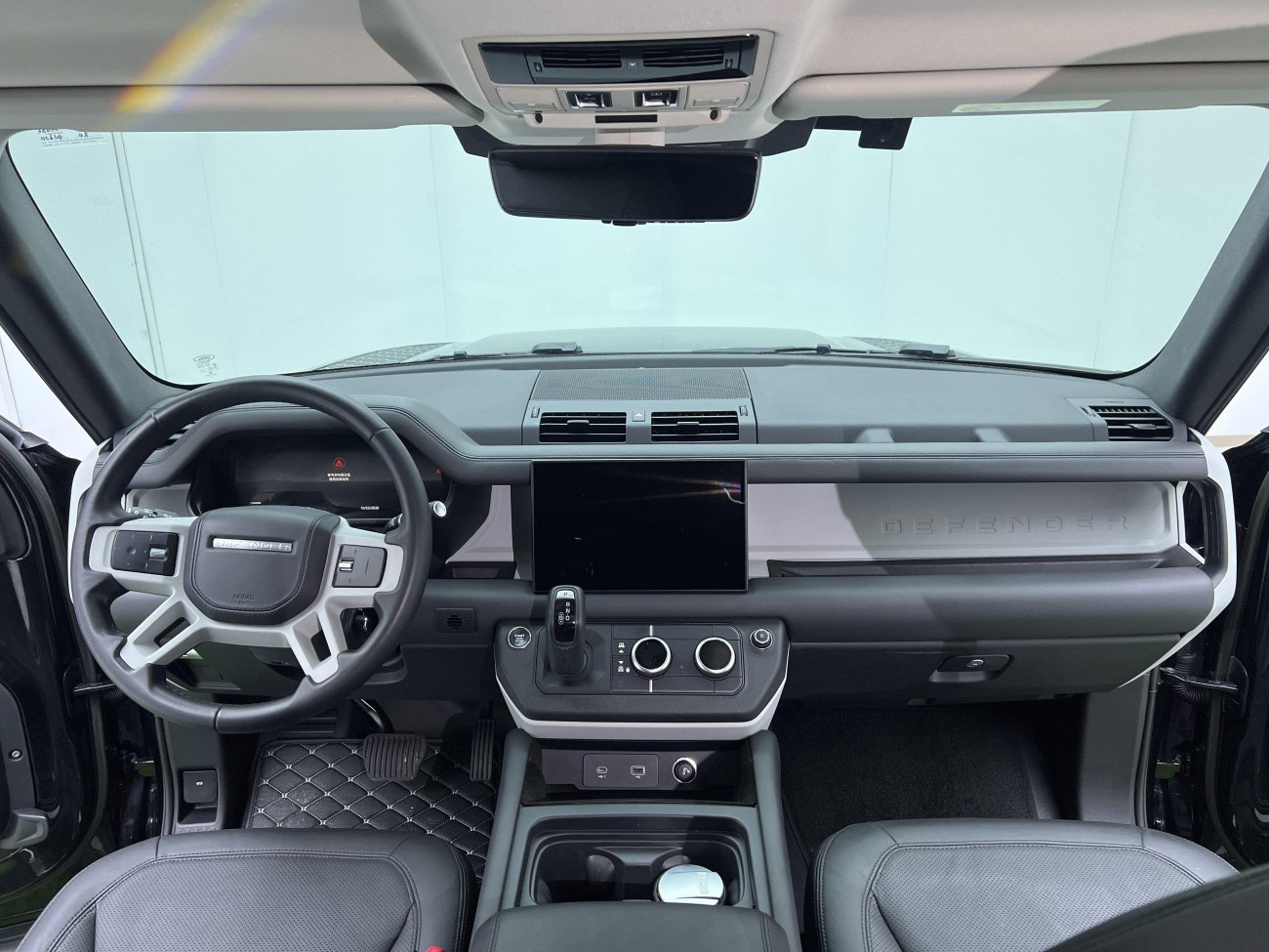 Land Rover Defender 2023