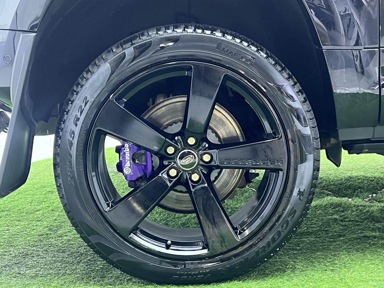 Land Rover Defender 2023